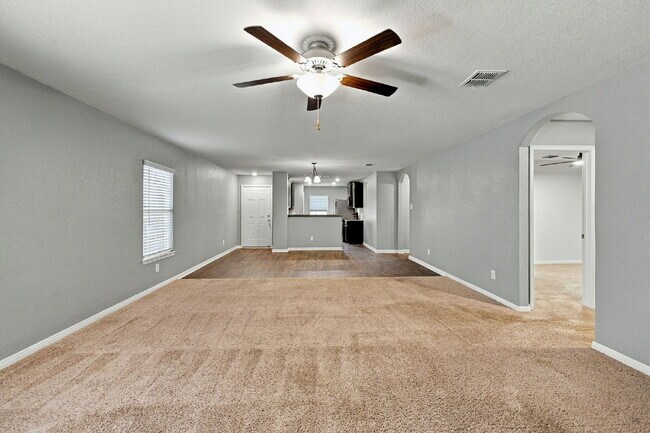 Building Photo - Spacious 4-Bedroom Home Near Lackland AFB with Private Backyard