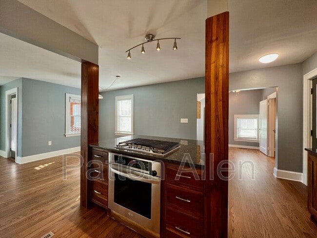 Building Photo - 20 Bell Rd