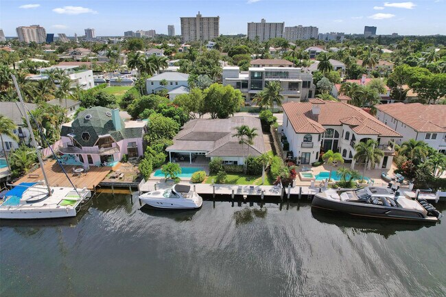 Building Photo - 2427 Sea Island Dr