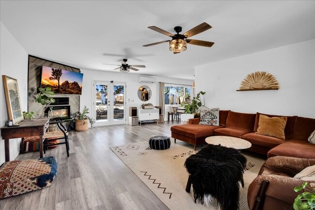 Building Photo - Stunning 3 Bedroom 2 Bathroom Home in Yucc...