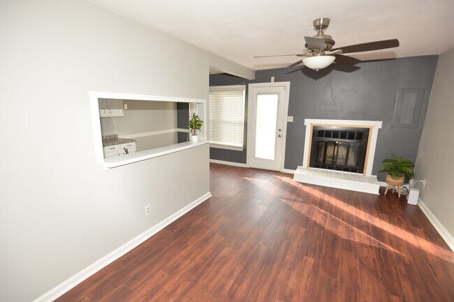 Building Photo - 3 Bedroom Townhome in Kempsville Lakes