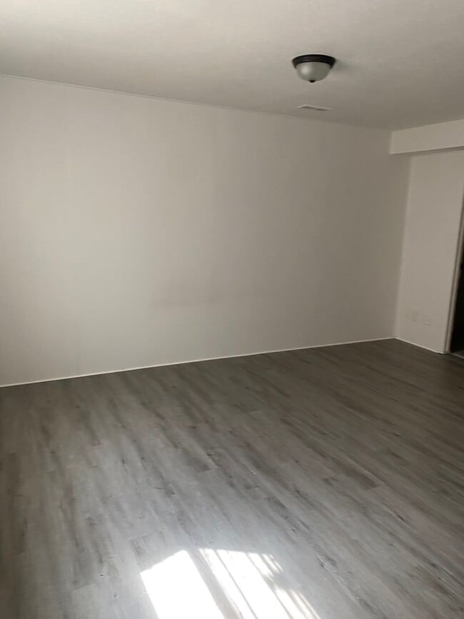 Building Photo - Triplex townhome blocks away from Anshutz ...