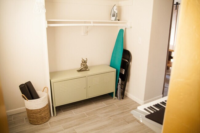 Building Photo - 1314 S 8th Ave