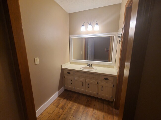 Building Photo - 120 Rocky Stream Ct