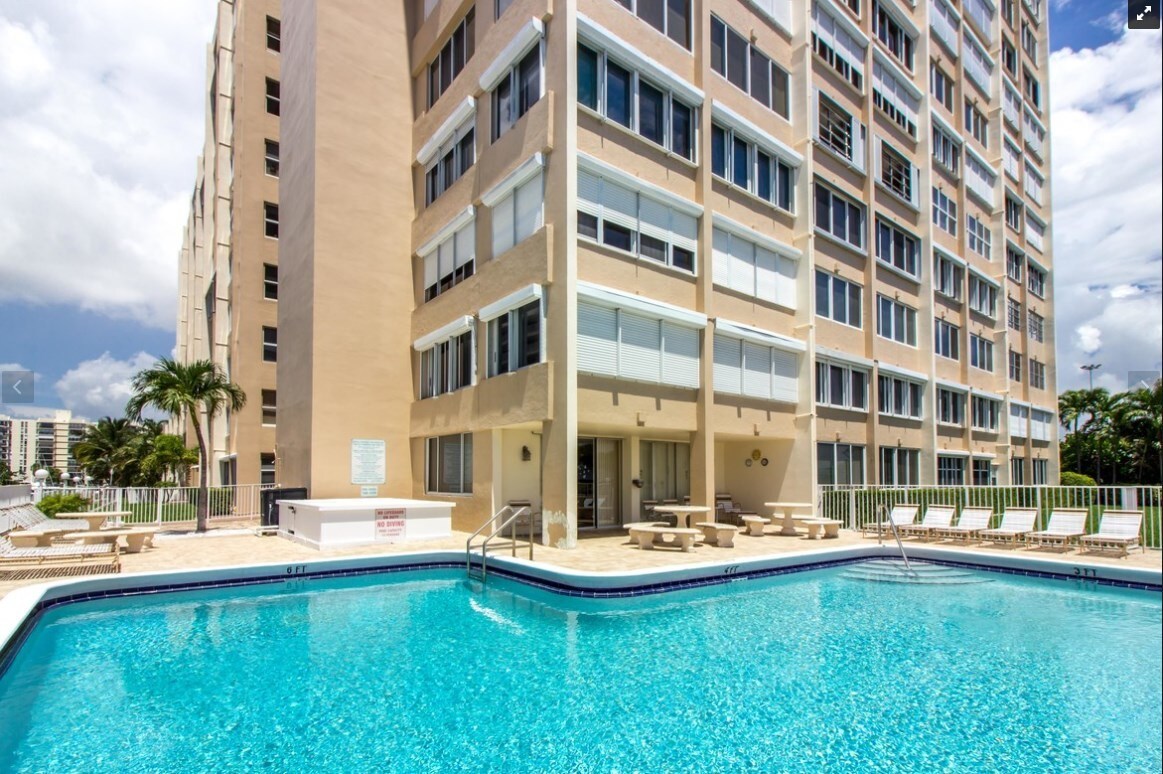 Building Photo - 3100 NE 49th St