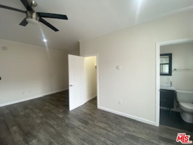 Building Photo - 814 S Hobart Blvd