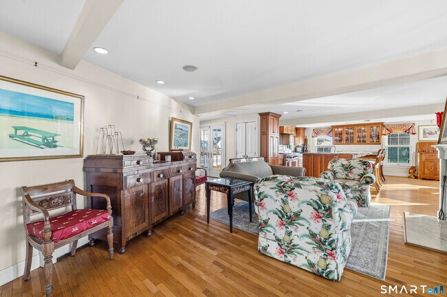 Building Photo - 5 Middle Beach Rd