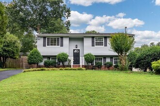 Building Photo - Bright & Spacious 4-Bedroom Split-Level Ho...