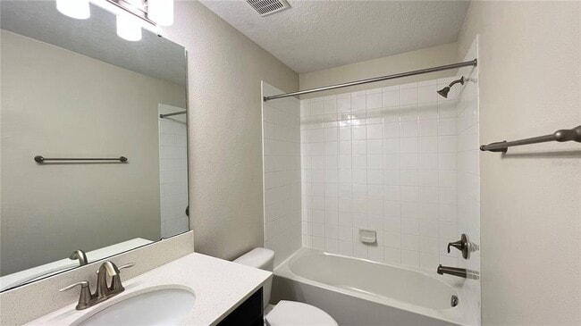 Building Photo - 15079 Evergreen Oak Loop