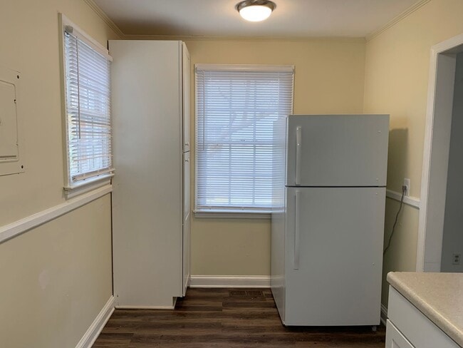 Building Photo - Charming 2 BR, 1 BA House AVAILABLE NOW