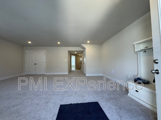 Building Photo - 10705 Millport St