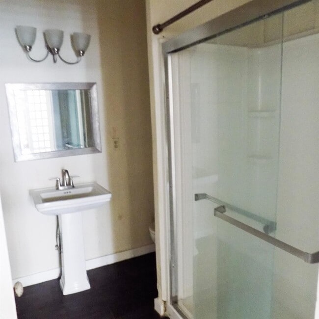 Building Photo - 404 S Lasalle St