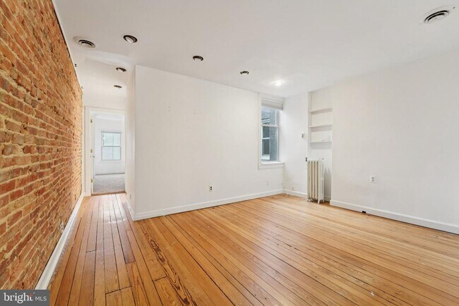 Building Photo - 2206 E Baltimore St