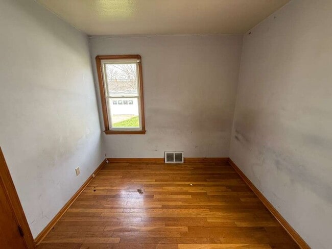 Building Photo - 3-BED, 1 BATH BEAUTIFUL SINGLE- FAMILY HOME IN MAPLE HEIGHTS!