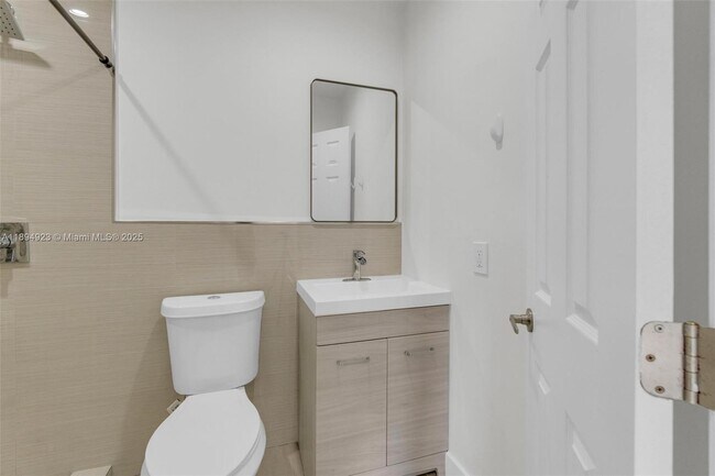 Building Photo - 5520 SW 91 Ave