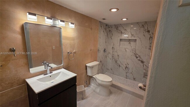 Building Photo - 1301 NE Miami Gardens Dr