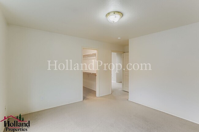 Building Photo - 3060-3062 Lazy River Dr