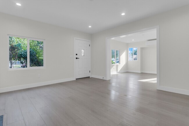 Building Photo - 4059 Denker Ave