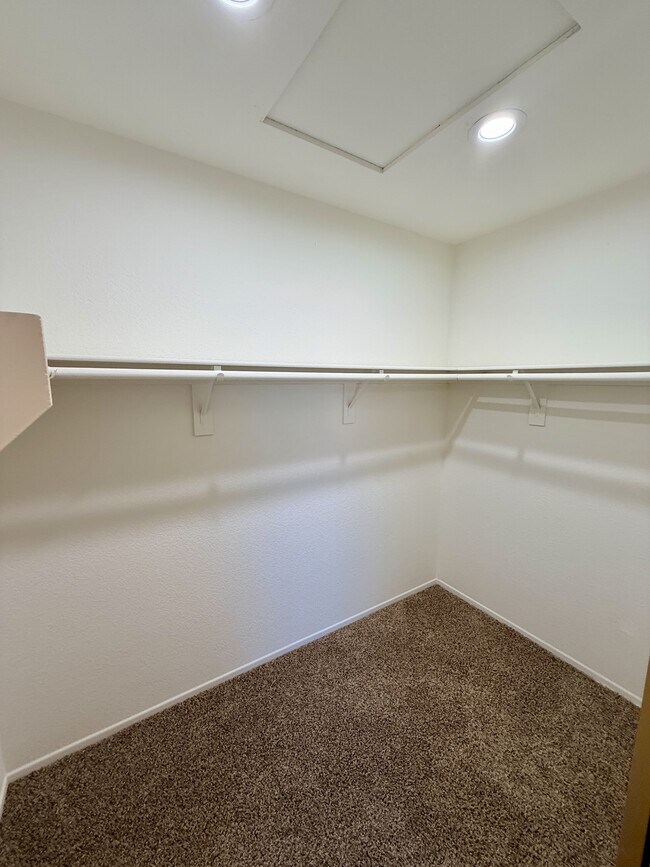 Building Photo - 4238 Brookside Dr