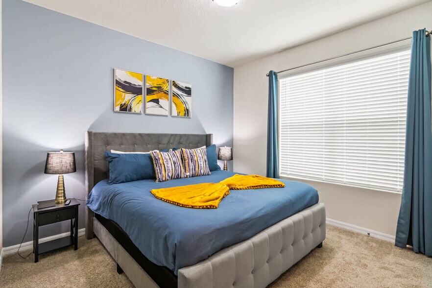 Building Photo - 1828 Tropical Palms Cir