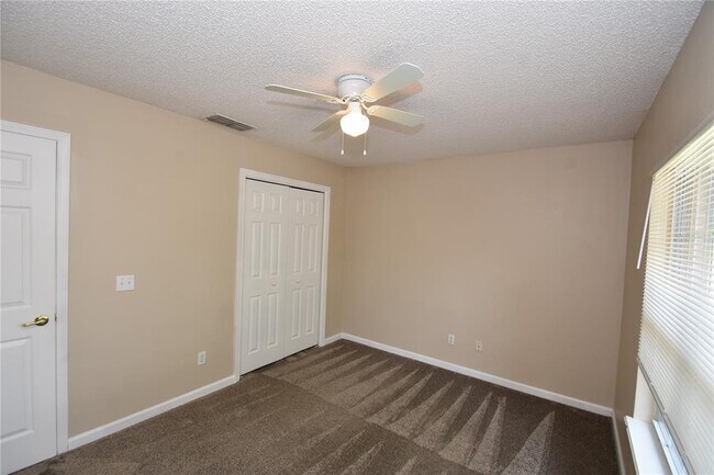 Building Photo - 35 Regent Ln