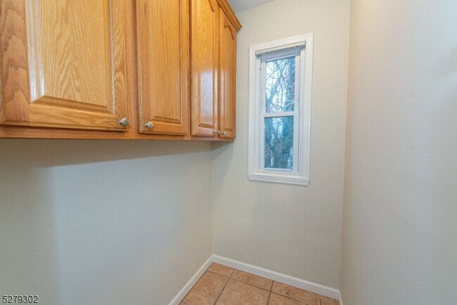 Building Photo - 165 Hillside Ave