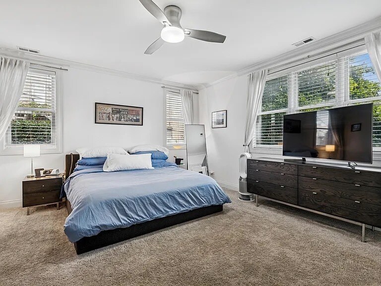 Building Photo - 453 N May St