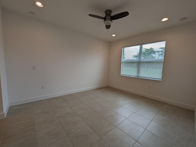 Building Photo - 13541 SW Oceanus Blvd
