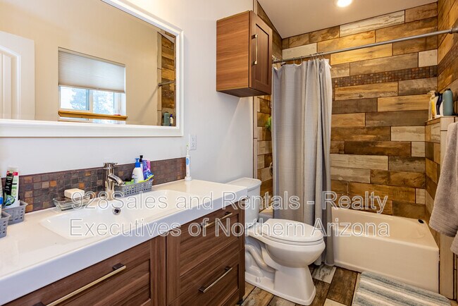 Building Photo - 2304 N Talkington Dr