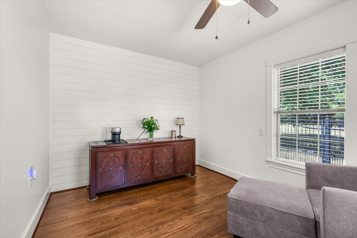 Building Photo - 3720 Oaklawn Dr