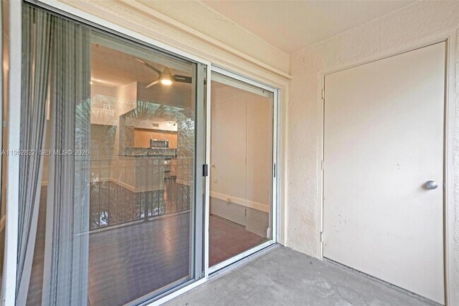 Building Photo - 2586 Centergate Dr