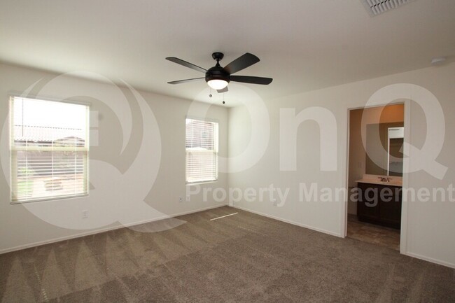 Building Photo - 1547 E Desert Breeze Dr