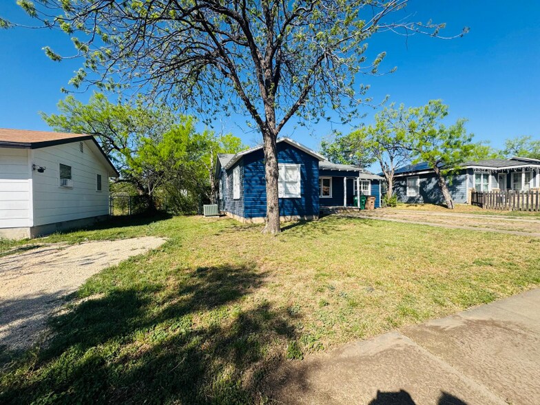 Building Photo - 1405 Hassell St