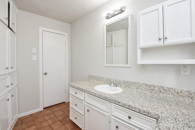 Building Photo - 12713 Roy Harris Loop