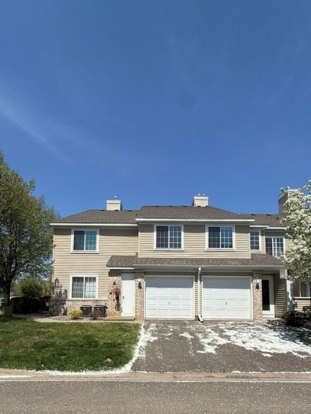 End unit Plymouth townhome, all remodeled - 2240 Ranchview Ln N