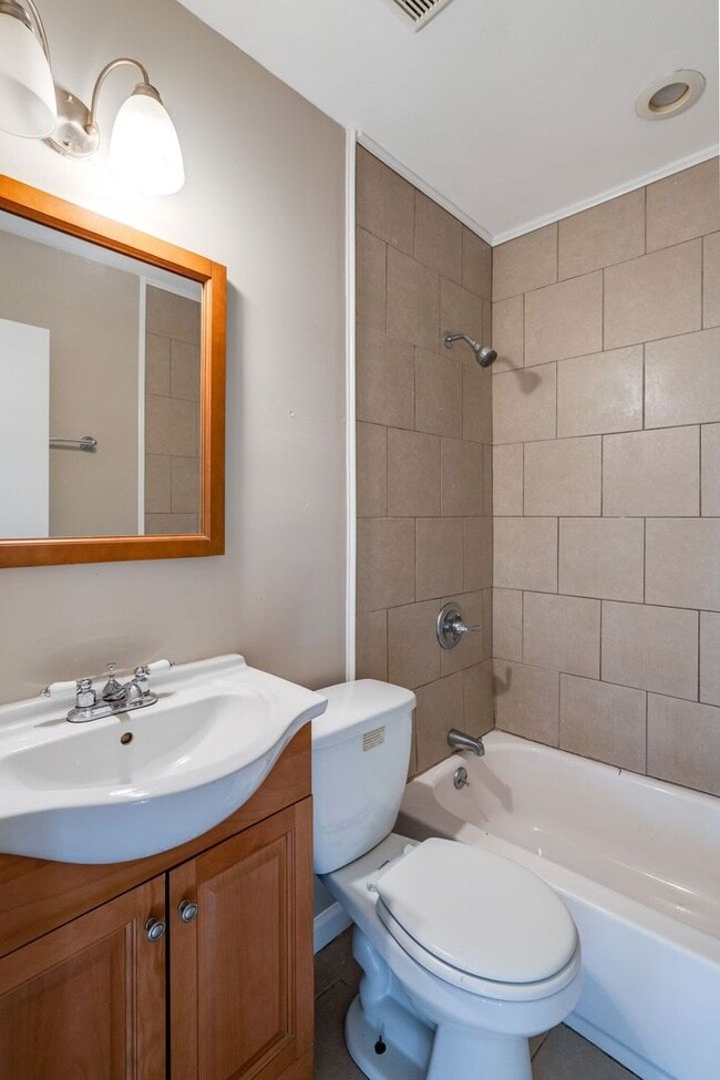 Building Photo - Cute and Cozy East Nashville Duplex for Rent!