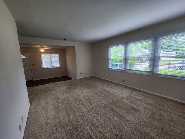 Building Photo - Cozy 2 Bedroom Home