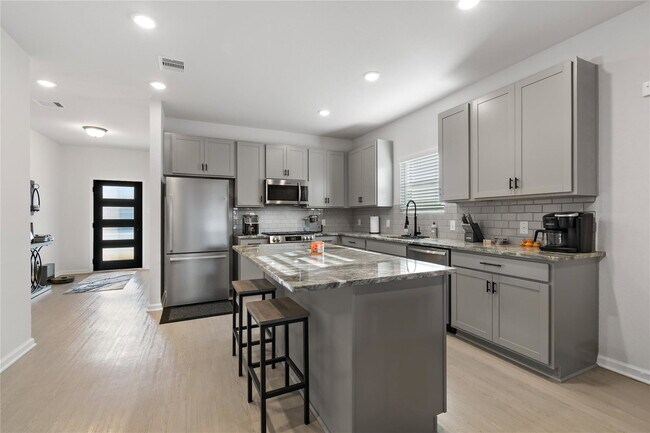 Building Photo - Amador Peak Drive, Arcola, TX 77583 - 4 BR 2 BA single-family home