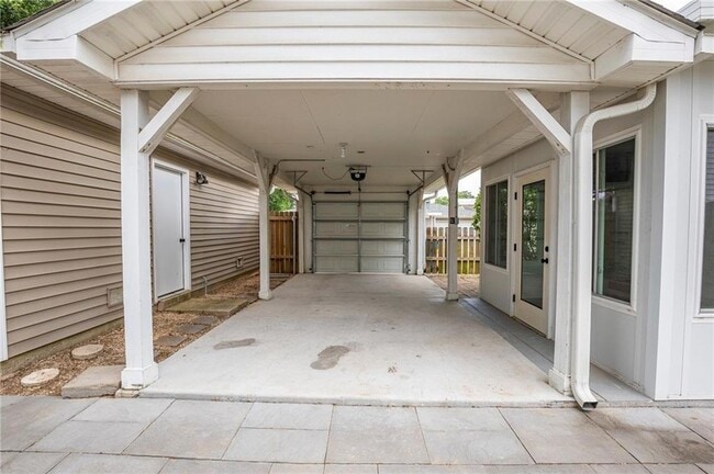 Building Photo - 9602 Red Church Ln