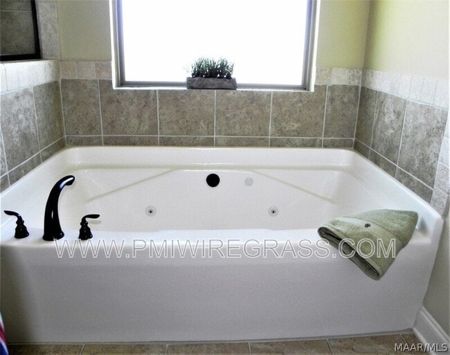 Building Photo - 87 Freedom Heights