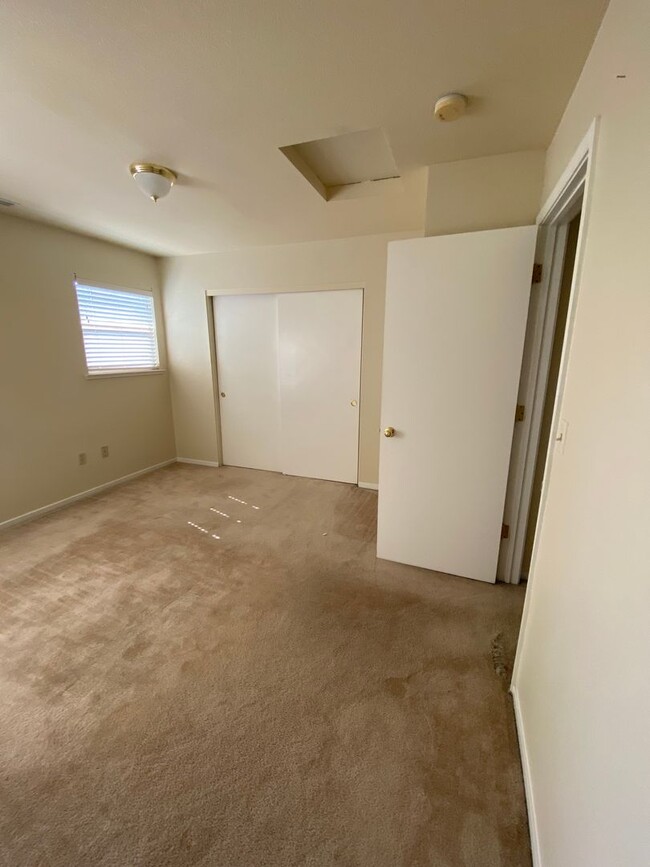 Building Photo - Midtown 2 bedroom 1.5 bathroom