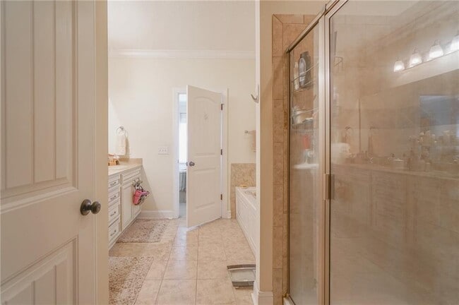 Building Photo - 303 Reserve Ln