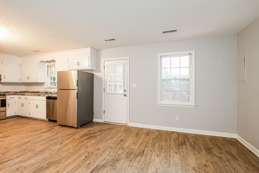 Building Photo - 887 Timberlake Dr