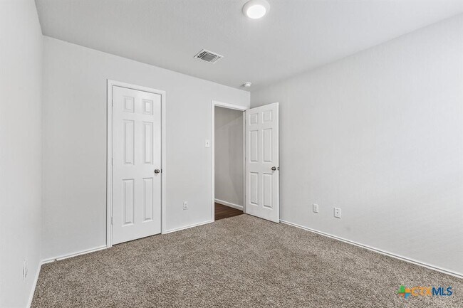 Building Photo - 132 Ragnar Dr