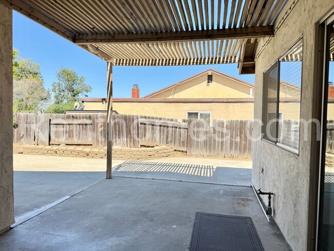 Building Photo - 1553 Palomar Dr