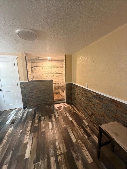 Building Photo - 6828 FL-33