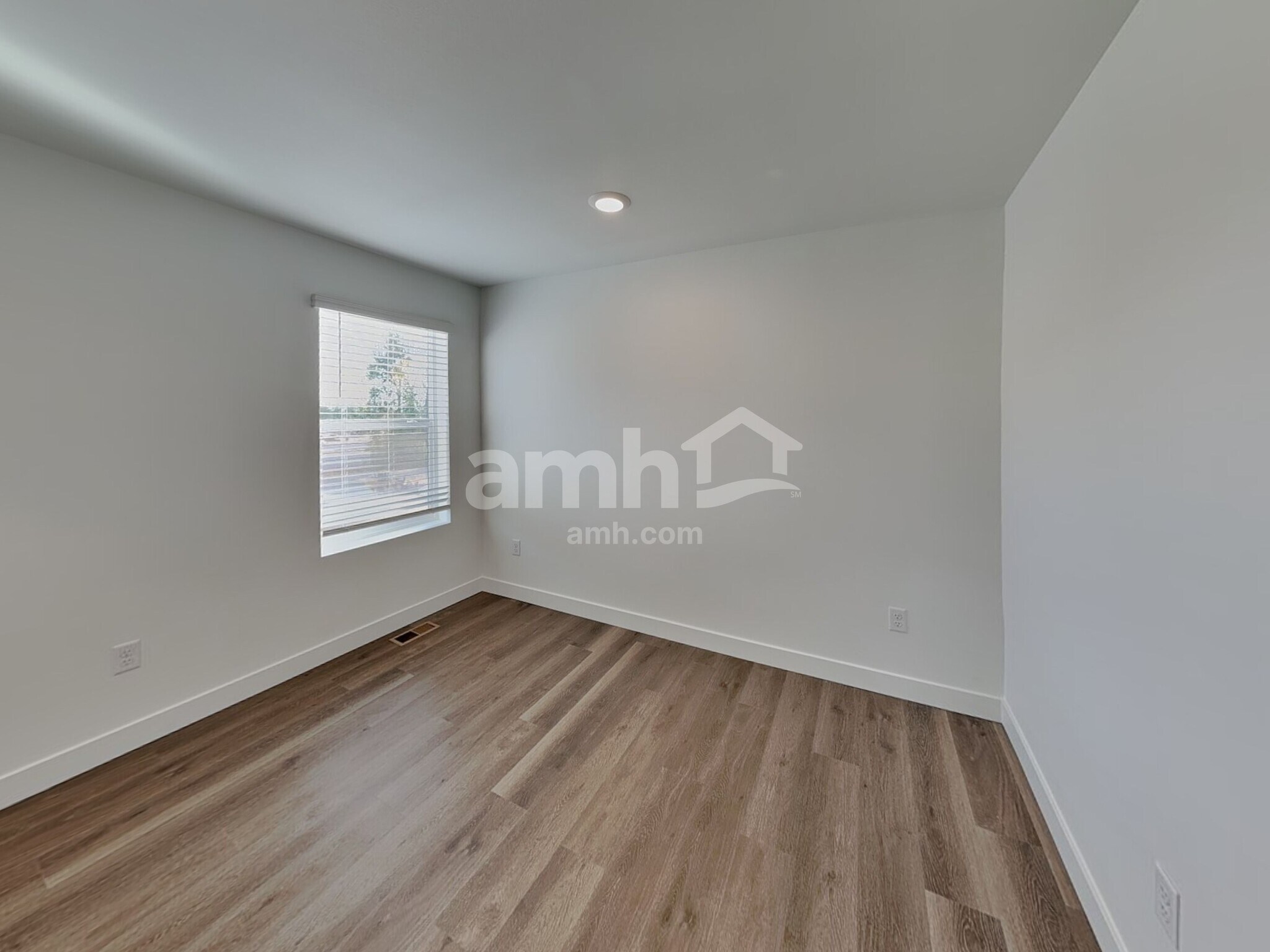 Building Photo - 4712 85th Dr NE