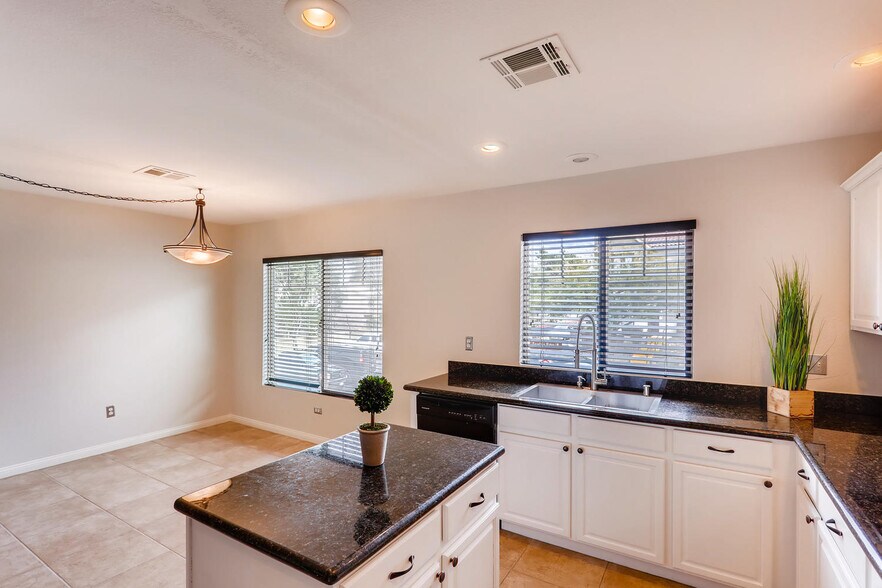 Building Photo - 2750 Fountain Ridge Ln