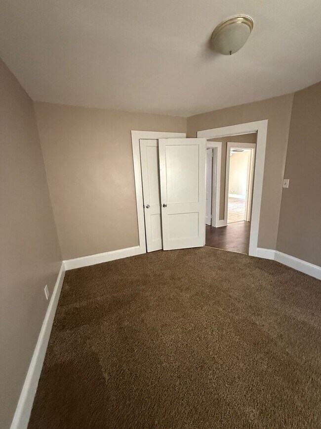 Building Photo - Duplex on Higgs St