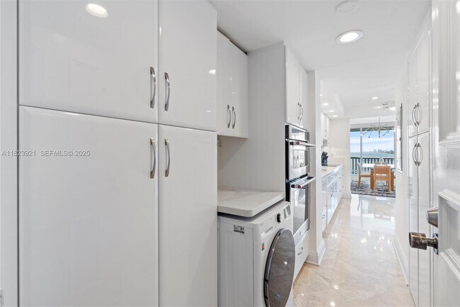 Building Photo - 2200 S Ocean Ln